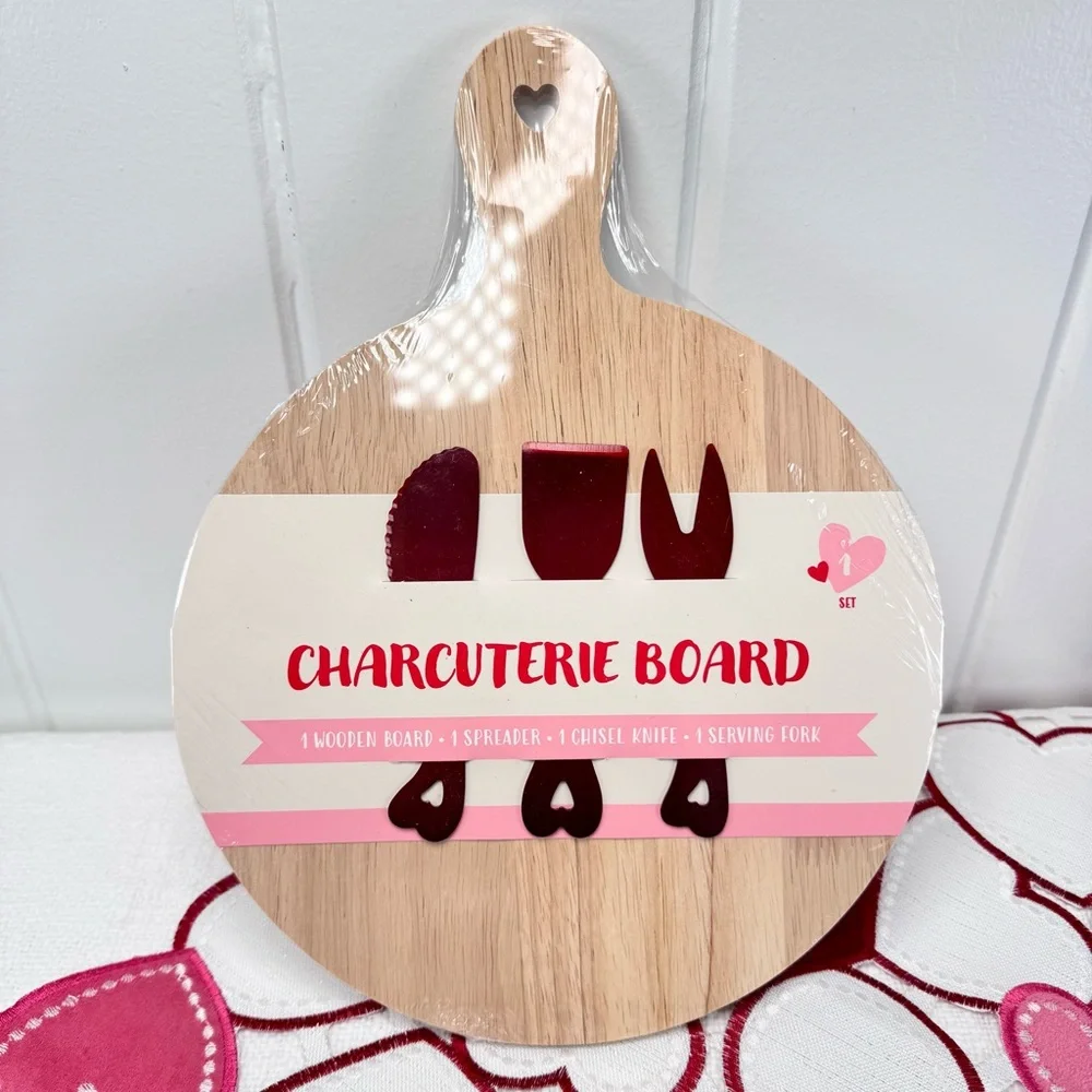 NEW Target Bullseye Playground Valentines Day Charcuterie Board Set